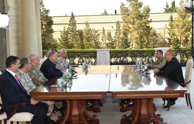 Президент Ильхам Алиев принял делегацию во главе с министром Национальной обороны Турции - ОБНОВЛЕНО