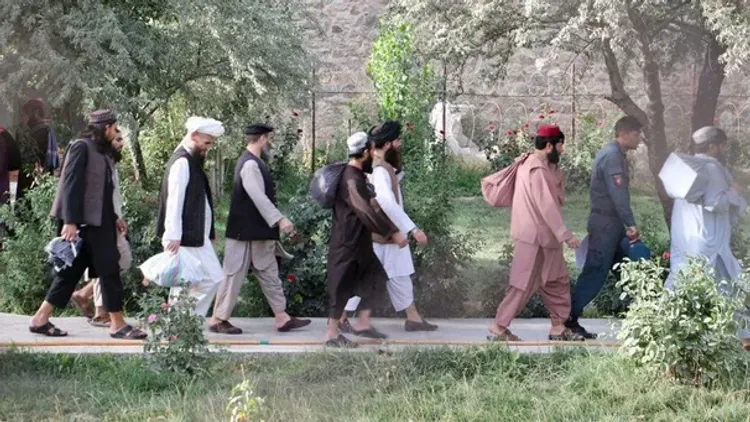В Афганистане начали процесс освобождения 400 талибов