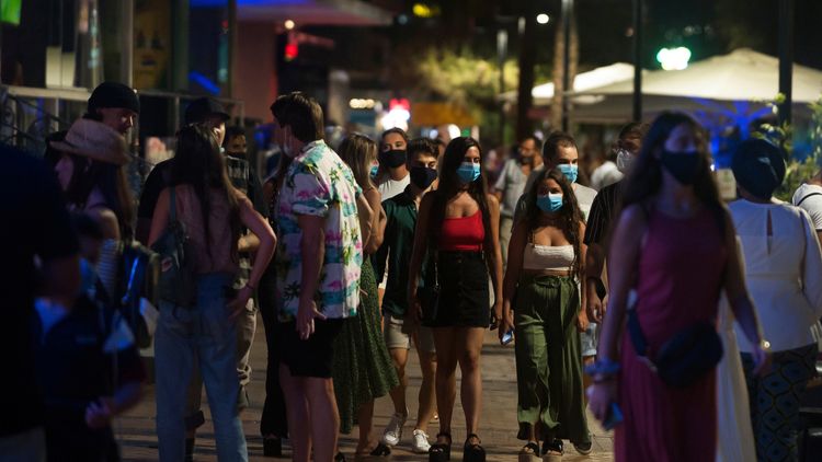 Spain shuts nightclubs to prevent coronavirus contagion