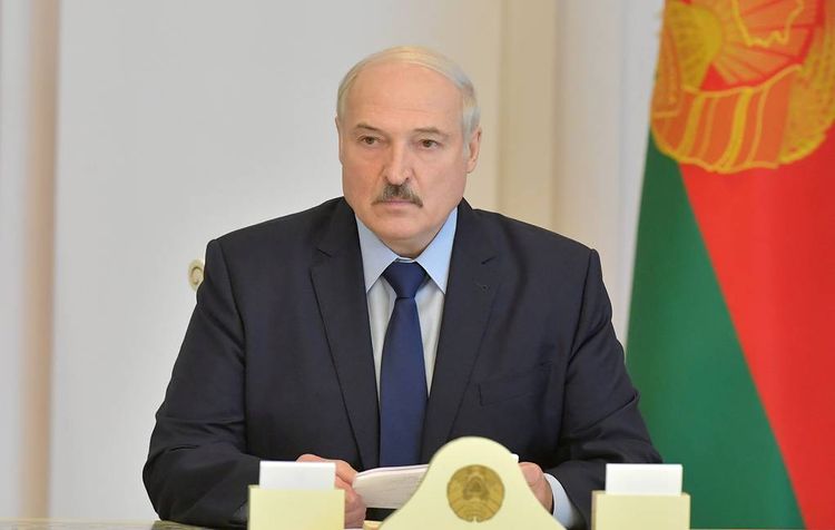 Лукашенко заявил, что собирается связаться с Путиным для обсуждения ситуации в Беларуси