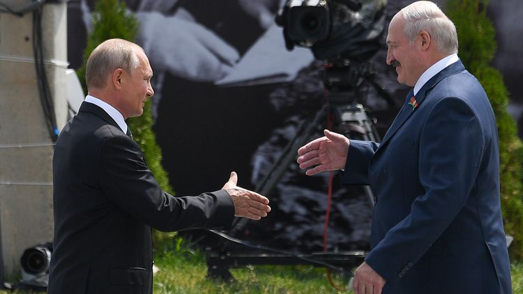 Лукашенко сообщил о договоренности с Путиным о помощи для Белоруссии
