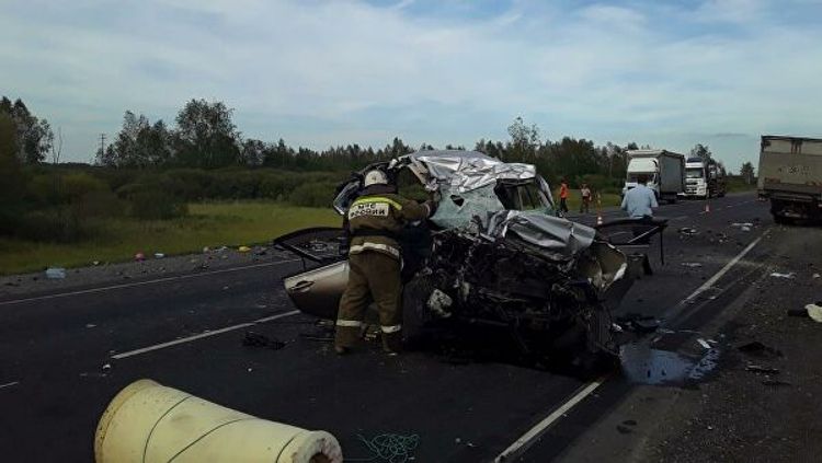 В России в ДТП с грузовиком и легковушкой погибли пять человек