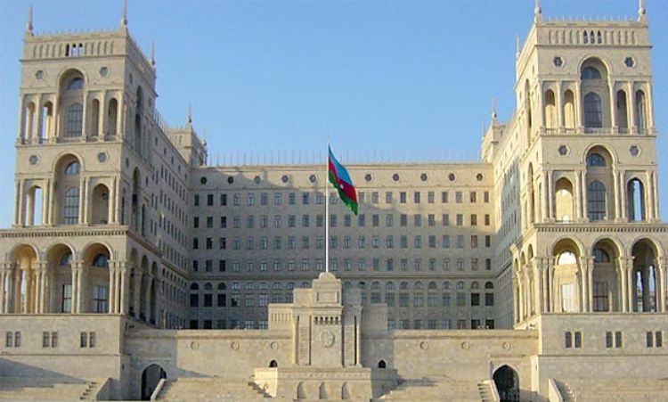 В Баку в 106 объектах выявлены нарушения противоэпидемического режима