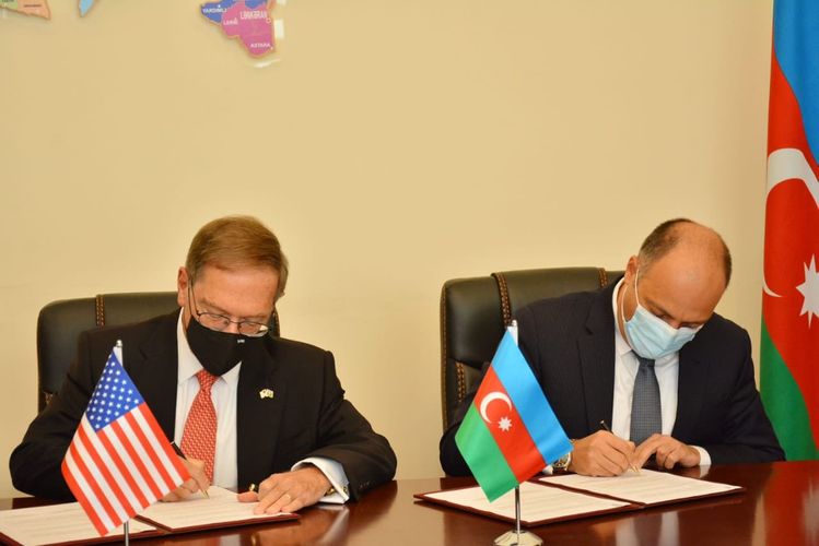 Anar Kərimov ABŞ səfiri ilə görüşüb
