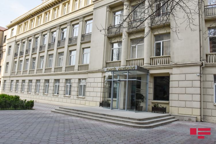 Təhsil Nazirliyi: Pandemiya dövründə müəllimlərin 37 faizi yaşına görə risk qrupuna daxildir