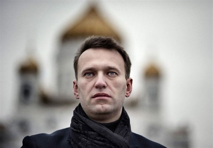 Chemical substance found in Navalny’s samples may be result of contact with plastic glass