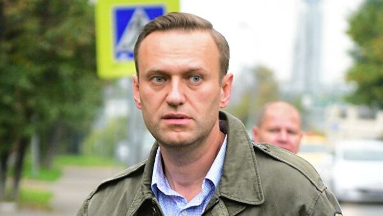 Вылет самолета с Навальным из Омска задержали до утра