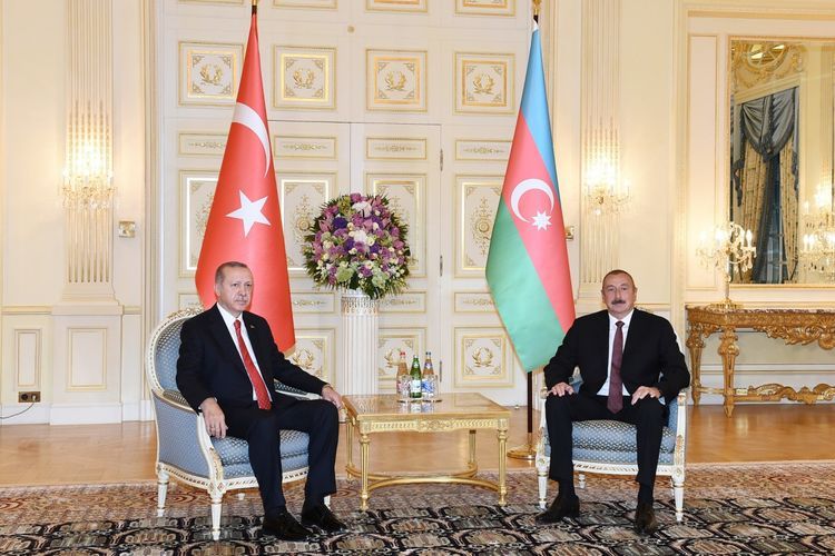 Президент Ильхам Алиев поздравил Эрдогана