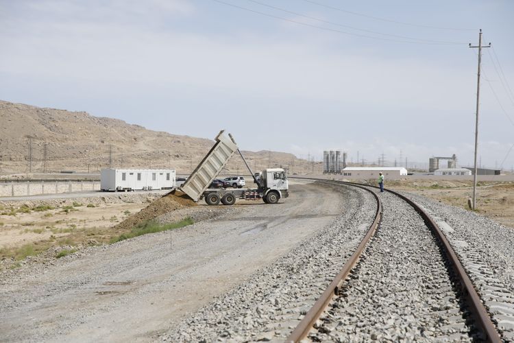 Началась реконструкция железнодорожной линии Гюздек-Гарадаг - ВИДЕО