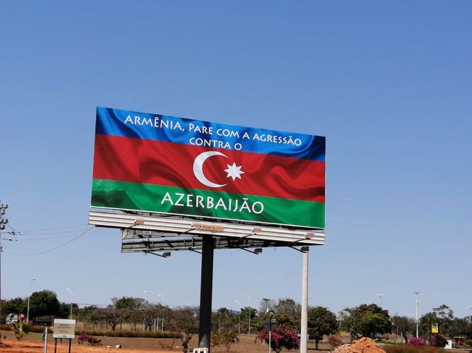 Braziliyada magistral yolda "Ermənistan, Azərbaycana qarşı aqressiyanı dayandır!" yazılmış panel quraşdırılıb
