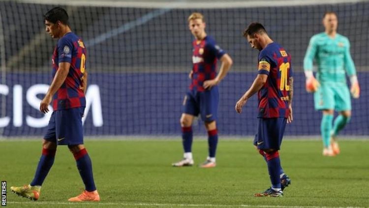 Lionel Messi hands in Barcelona transfer request