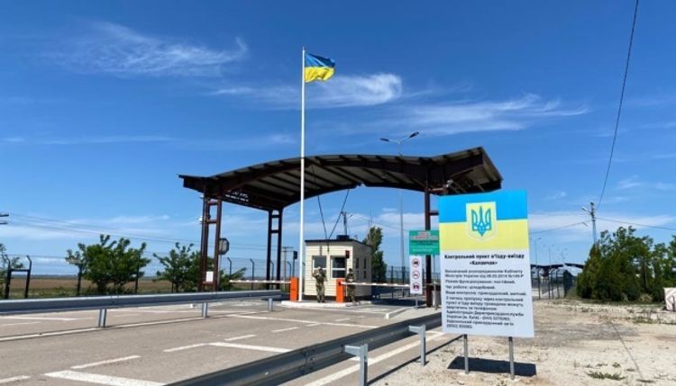 Украина закрывает границу из-за COVID-19