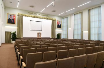 Президент Ильхам Алиев и первая леди Мехрибан Алиева приняли участие в открытии здания новой школы в Баку