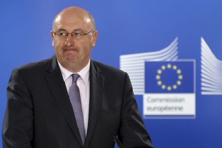İrlandiyadan olan avrokomissar karantin qaydalarına əməl etmədiyindən istefa verməli olub
