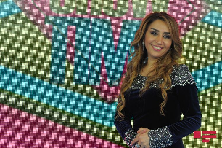 Певица Эльнара Абдуллаева оштрафована за попытку проехать через пост