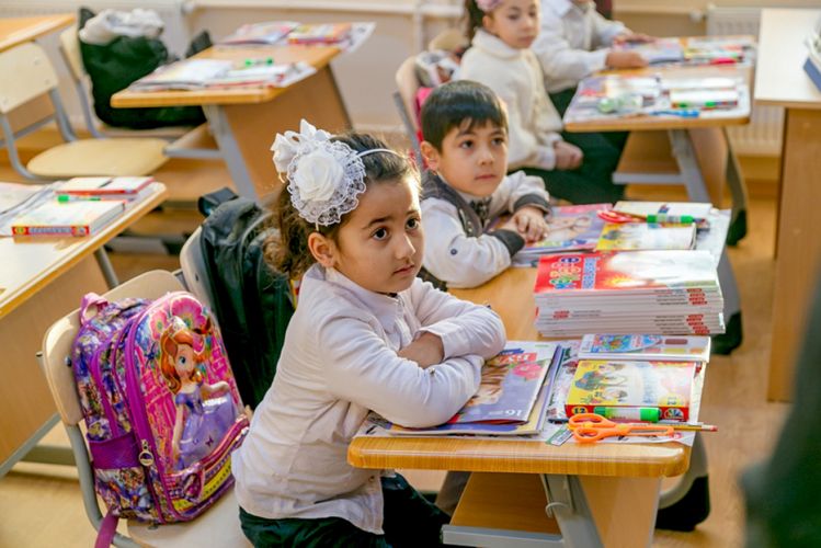 Nazir: “Valideynlərin uşaqları məktəbə göndərib-gönlərməmək hüququnu tanıyırıq”