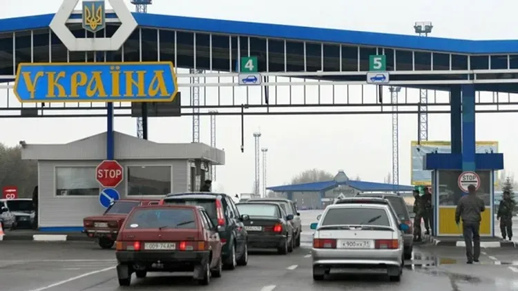 Украина досрочно закрывает границу для иностранцев из-за коронавируса