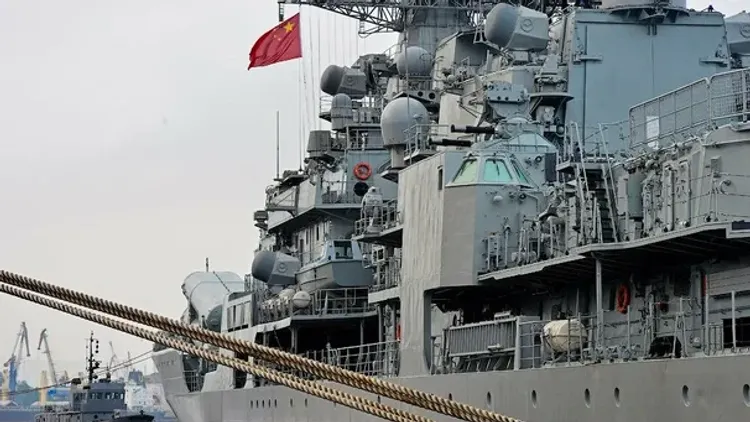 Армия Китая выдворила эсминец США из своих территориальных вод