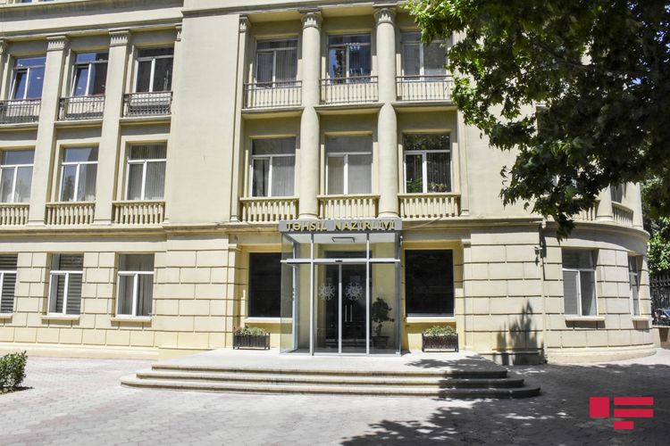 Təhsil Nazirliyi dərsliklərin şagirdlərə paylanılması qaydasını açıqlayıb