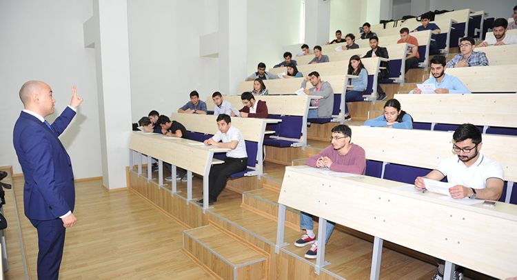 В Азербайджане занятия студентов I курса начнутся 1 октября