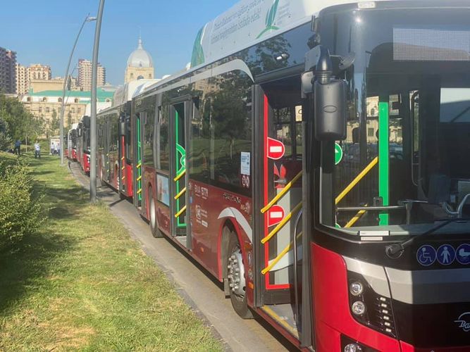 Bakıda sıxlığı aradan qaldırmaq üçün xəttə yeni avtobuslar buraxılıb 