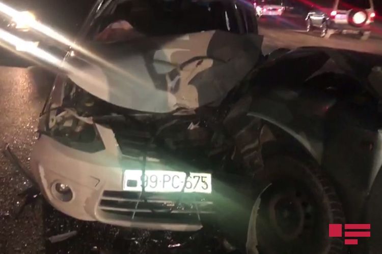 В результате ДТП в Баку пострадали 4 человека - ФОТО