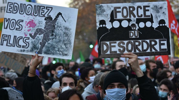 Парламент Франции хочет переписать вызвавшую протесты статью проекта