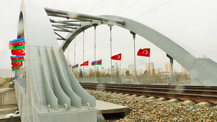 Завершено строительство железнодорожного моста возле Хырдаланского круга - ФОТО