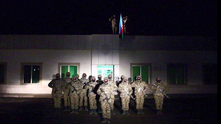 В освобожденном от оккупации Лачинском районе поднят флаг Азербайджана - ВИДЕО
