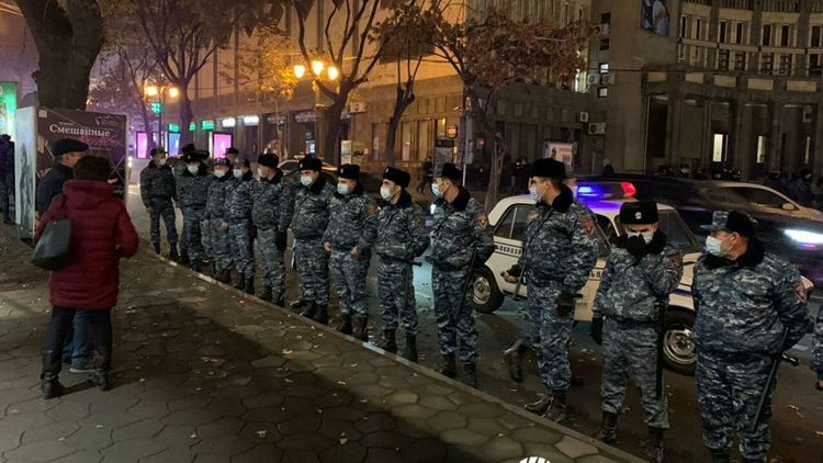Yerevanda Paşinyanın istefasını tələb edən 35 müxalifətçi saxlanılıb