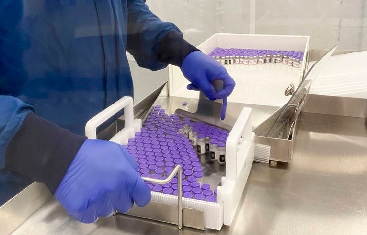 Вакцину от коронавируса Pfizer и BioNTech одобрили для использования в Великобритании