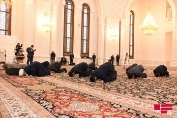 Heydər məscidində Vətən müharibəsi şəhidləri anılıb, Vəhdət namazı qılınıb