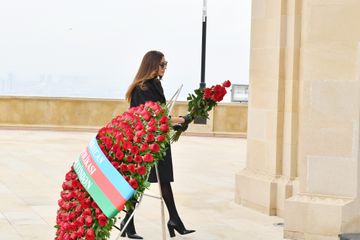 Azərbaycan Prezidenti İlham Əliyev Şəhidlər xiyabanını ziyarət edib