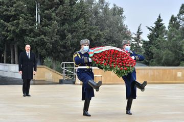 Azərbaycan Prezidenti İlham Əliyev Şəhidlər xiyabanını ziyarət edib