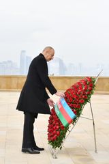 Azərbaycan Prezidenti İlham Əliyev Şəhidlər xiyabanını ziyarət edib