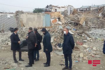 İtaliyalı deputatlar Gəncədə Ermənistanın raket atdığı əraziyə baş çəkib
