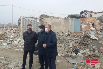 İtaliyalı deputatlar Gəncədə Ermənistanın raket atdığı əraziyə baş çəkib