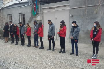 İtaliyalı deputatlar Gəncədə Ermənistanın raket atdığı əraziyə baş çəkib