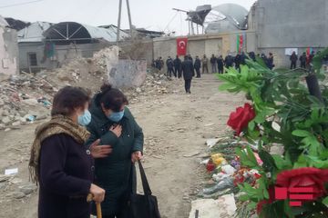 İtaliyalı deputatlar Gəncədə Ermənistanın raket atdığı əraziyə baş çəkib