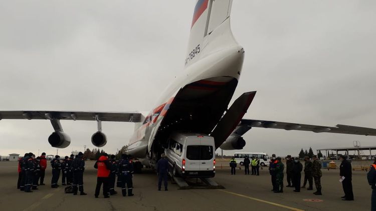 Гуманитарный груз, отправленный из России в Ханкенди, был доставлен в Гянджинский международный аэропорт – ФОТО  - ВИДЕО