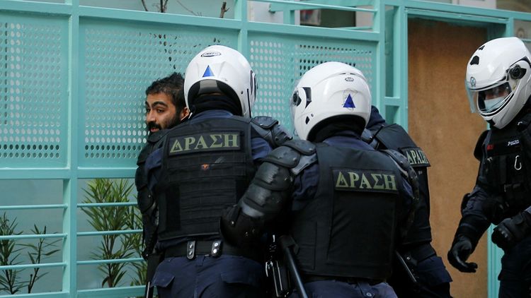 В Афинах задержали более ста человек за участие в митингах - ВИДЕО