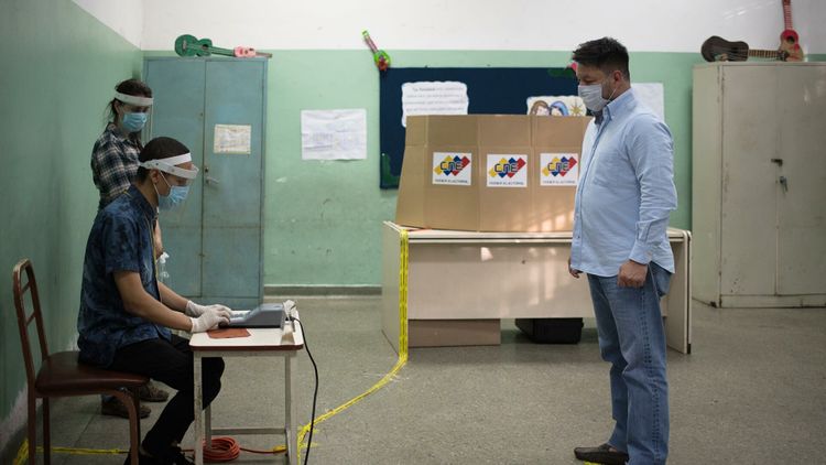 Помпео назвал выборы в Венесуэле «глупой возней»