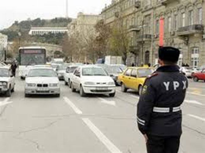 В связи с Парадом Победы сегодня с вечера на некоторых улицах Баку полностью ограничивается движение 