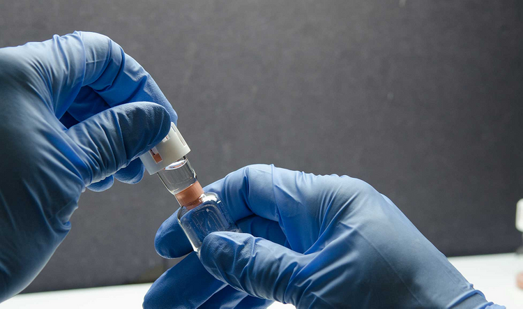 В Британии началась вакцинация населения от коронавируса препаратом Pfizer и BioNTech