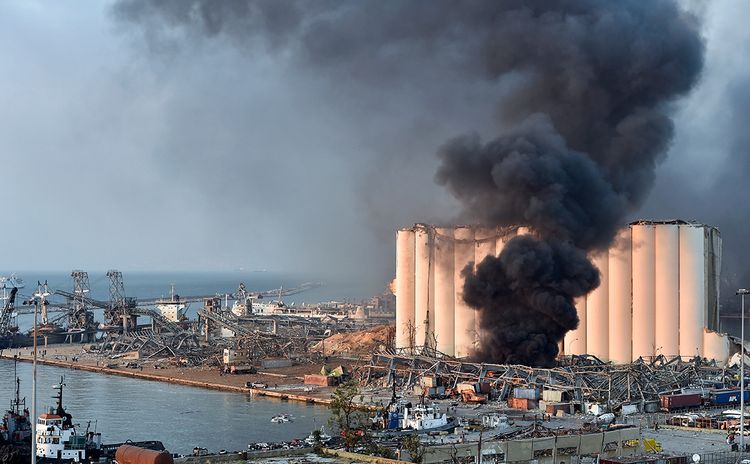 Экс-премьера Ливана и трех бывших министров допросят по делу о взрыве в порту Бейрута