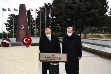 Azərbaycan və Türkiyə prezidentləri Şəhidlər Xiyabanını və Türk Şəhidliyini ziyarət ediblər