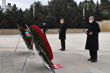 Azərbaycan və Türkiyə prezidentləri Şəhidlər Xiyabanını və Türk Şəhidliyini ziyarət ediblər