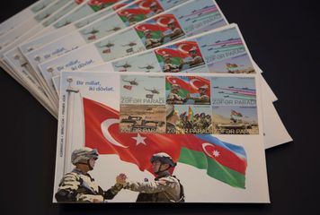 "Bir millət, iki dövlət. Zəfər paradı" poçt markası dövriyyəyə buraxılıb - FOTO