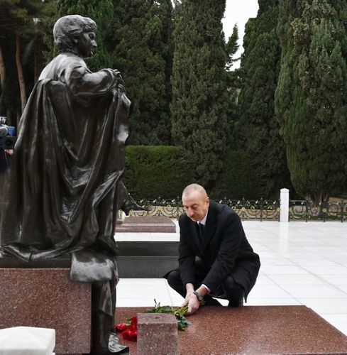 President Ilham Aliyev and first lady Mehriban Aliyeva visited grave of national leader Heydar Aliyev - UPDATED