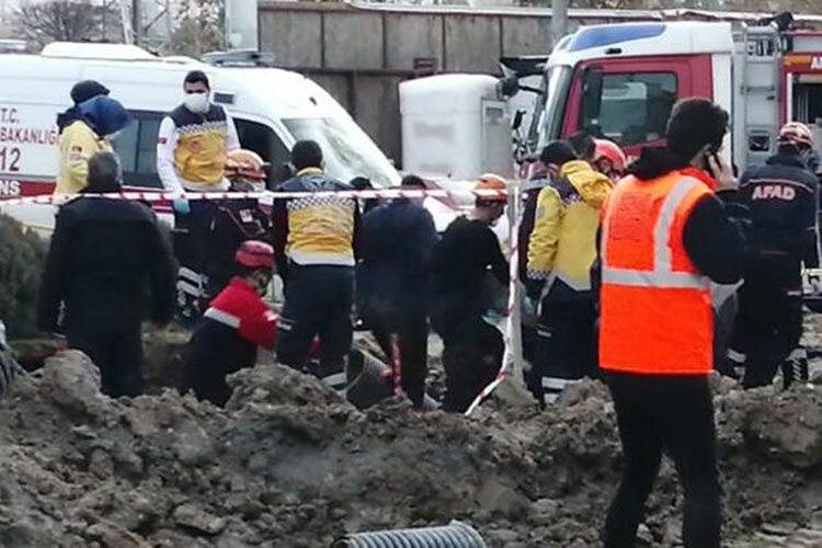 Ankarada inşaatda torpaq çöküb, bir nəfər ölüb